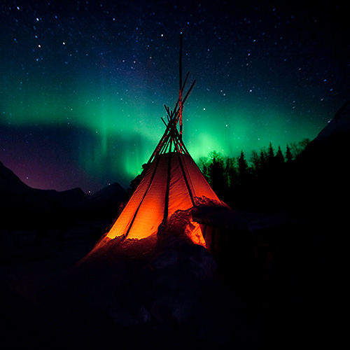 Aurora with Laavo teepee silhouetted in foreground